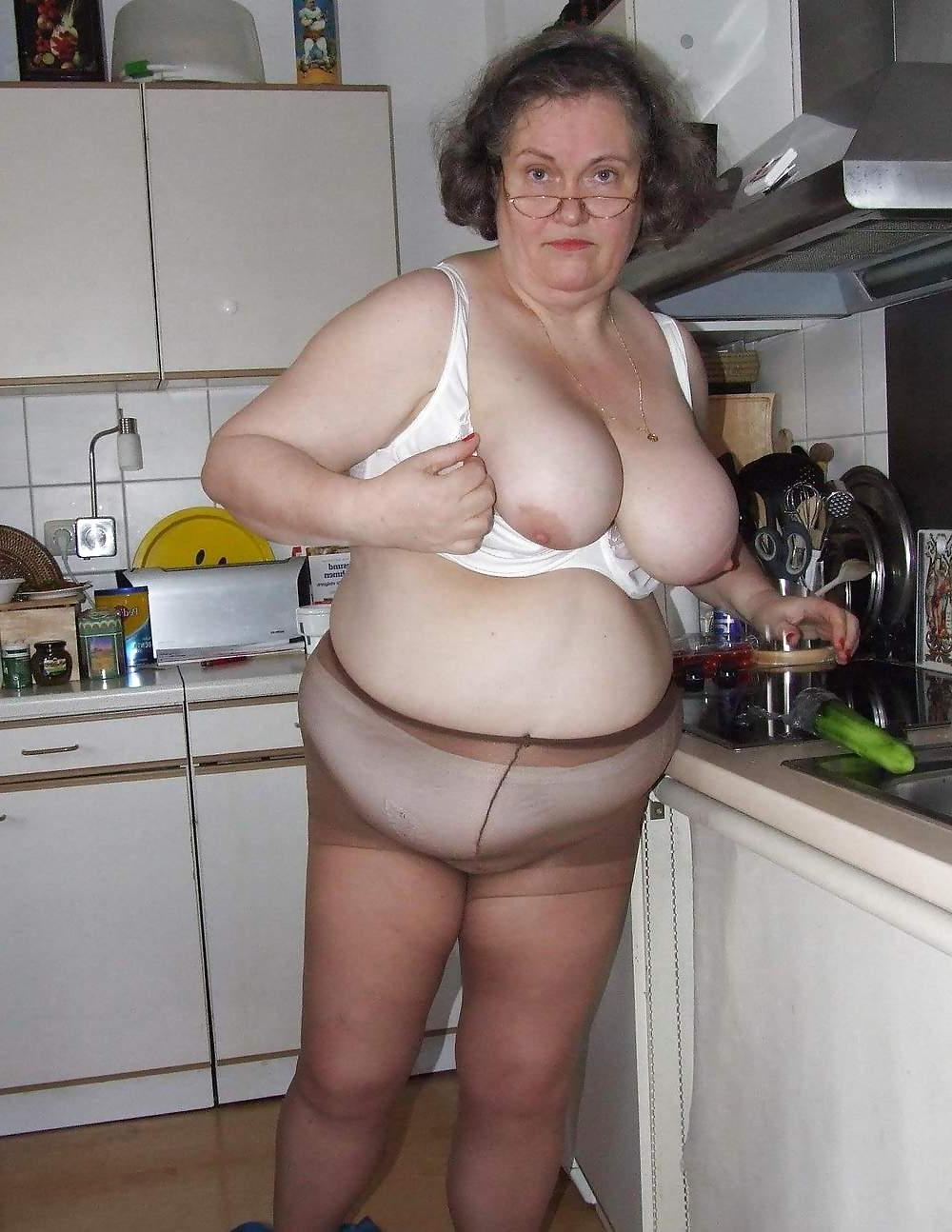 25P Granny with cucumber