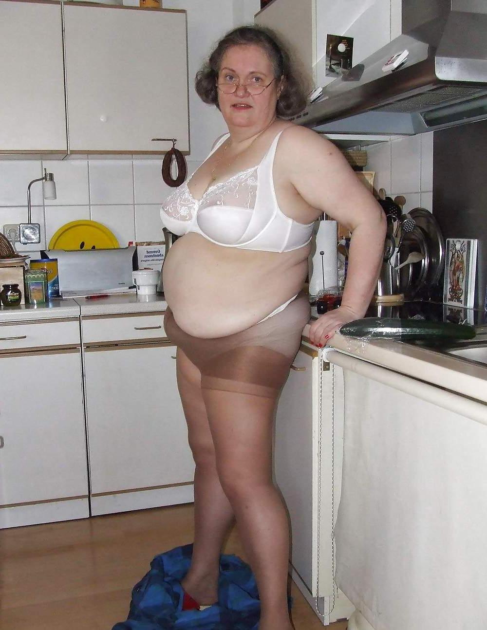 25P Granny with cucumber
