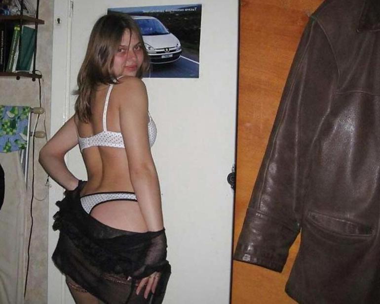 14P Slut with small tits posing
