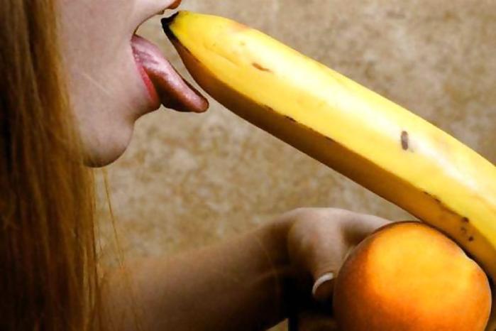 12P Banana Loving Girls....
