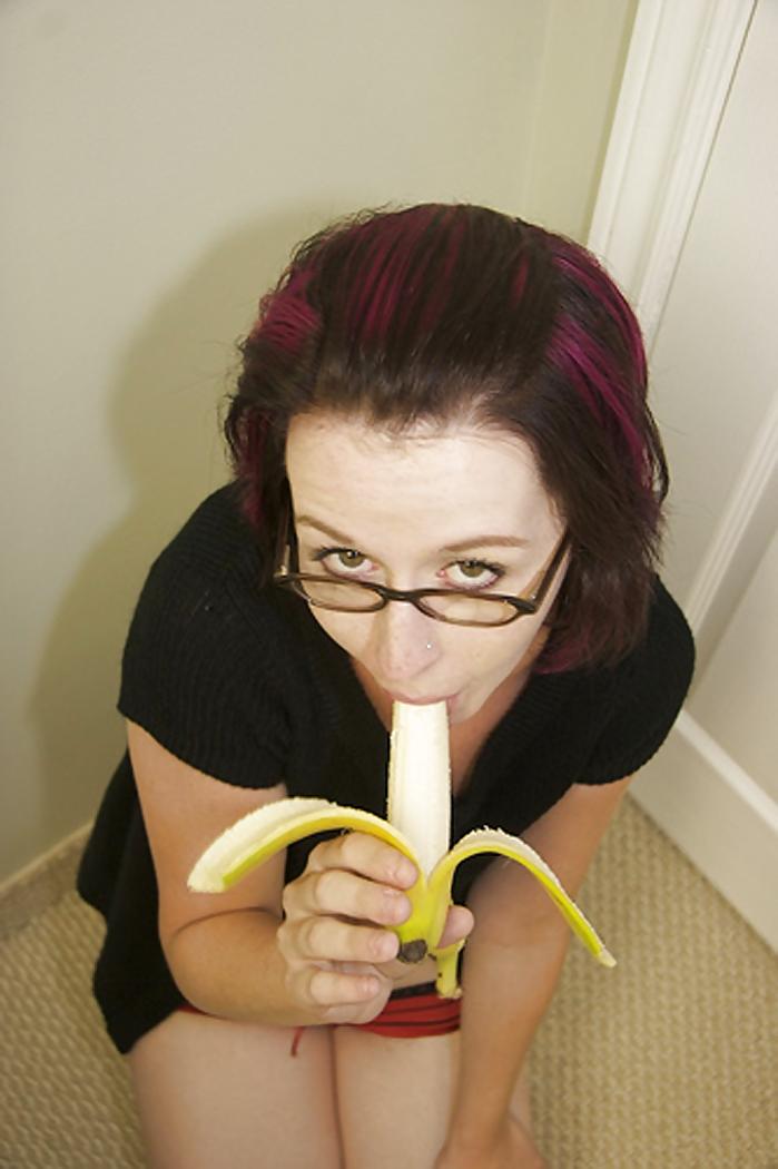 12P Banana Loving Girls....