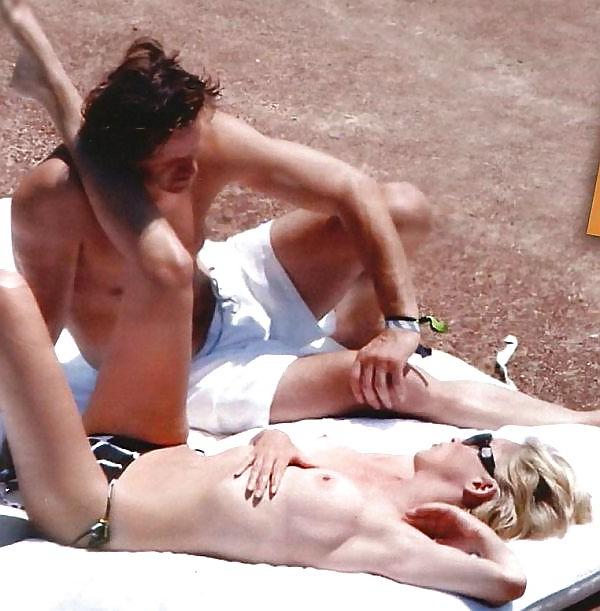 25P Celebs Naked 05