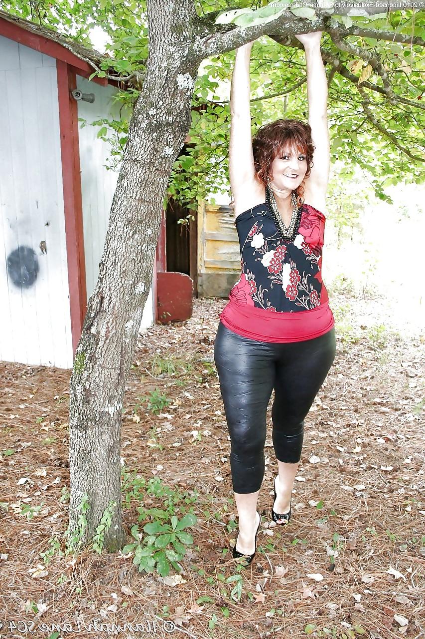 16P BBW and Mature 20 by searcher1957
