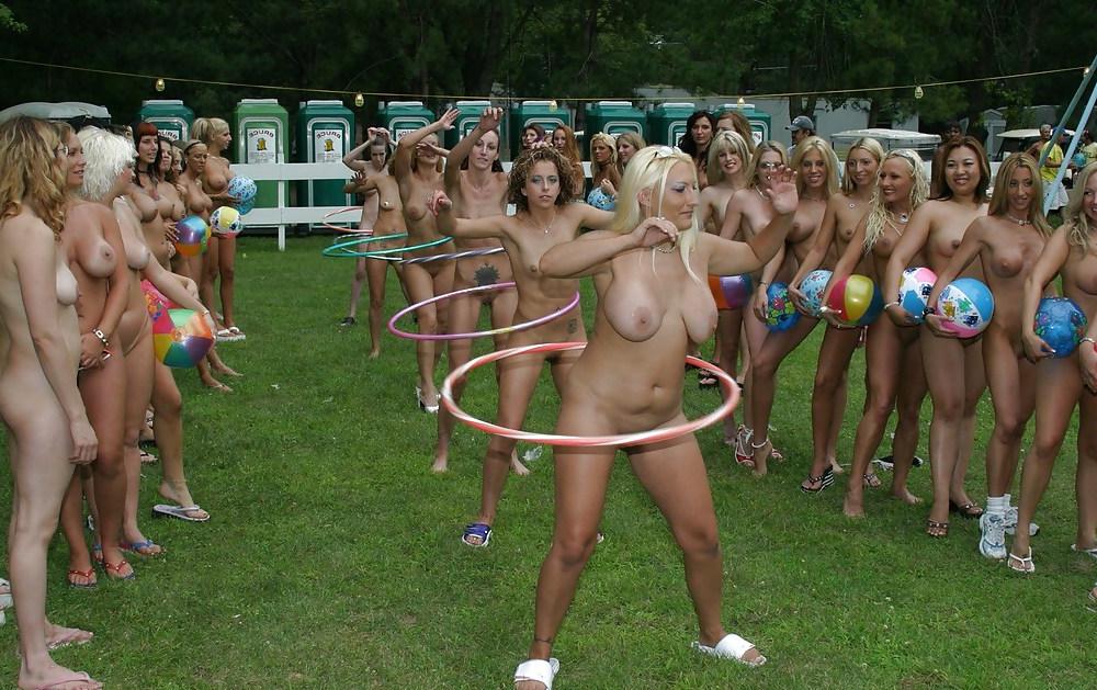 24P LOTS & LOTS OF NAKED GIRLS TOGETHER