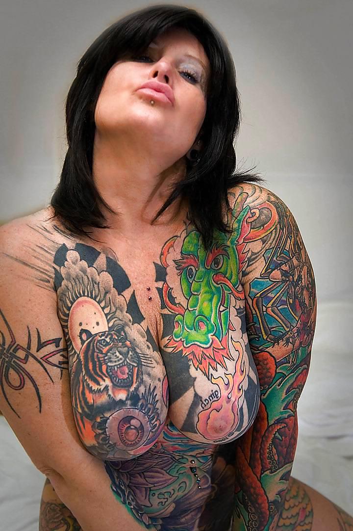 15P Extrem Tattoo and Piering - back