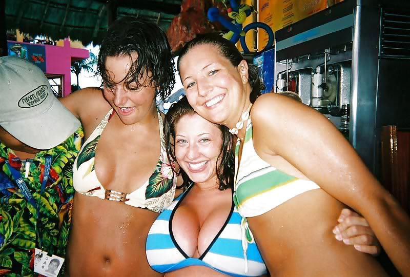 25P Big tits bikini