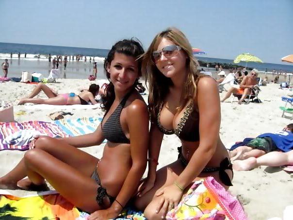 25P Big tits bikini