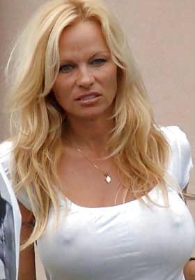 25P Braless Hard Nipples Pokies 3