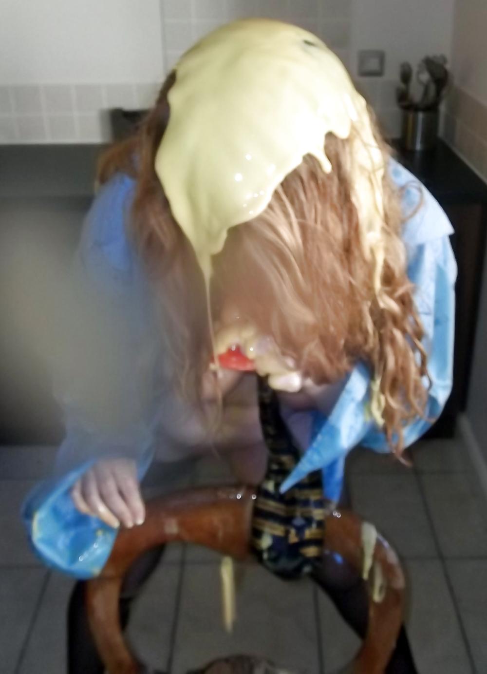 8P Wet and messy fun with custard and pantyhose