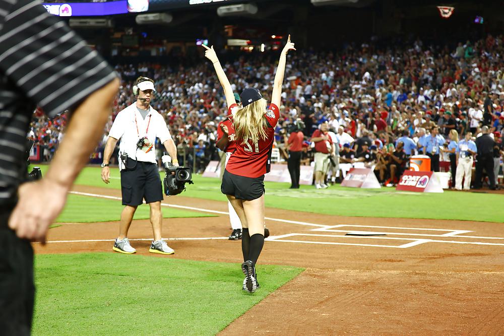 24P Kate Upton All-Star Celebrity Softball Game in Phoenix