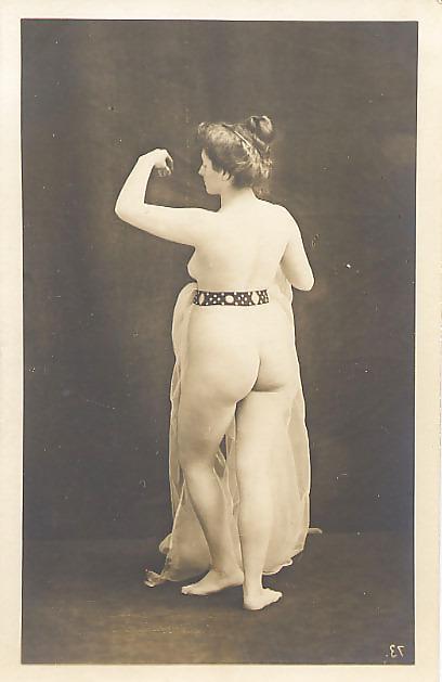 25P Lovely vintage women 3