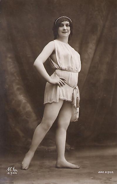 25P Lovely vintage women 3