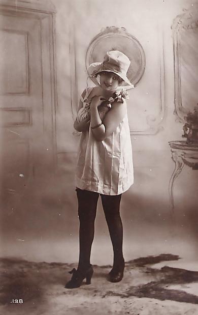 25P Lovely vintage women 3