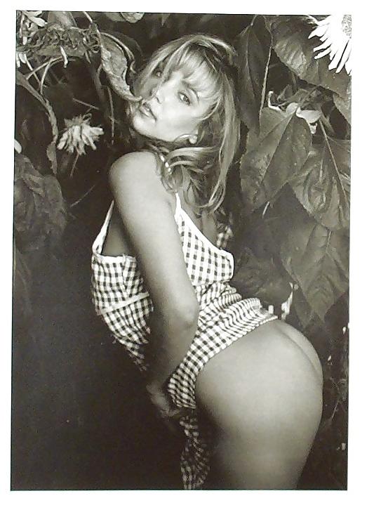25P Lovely vintage women 9