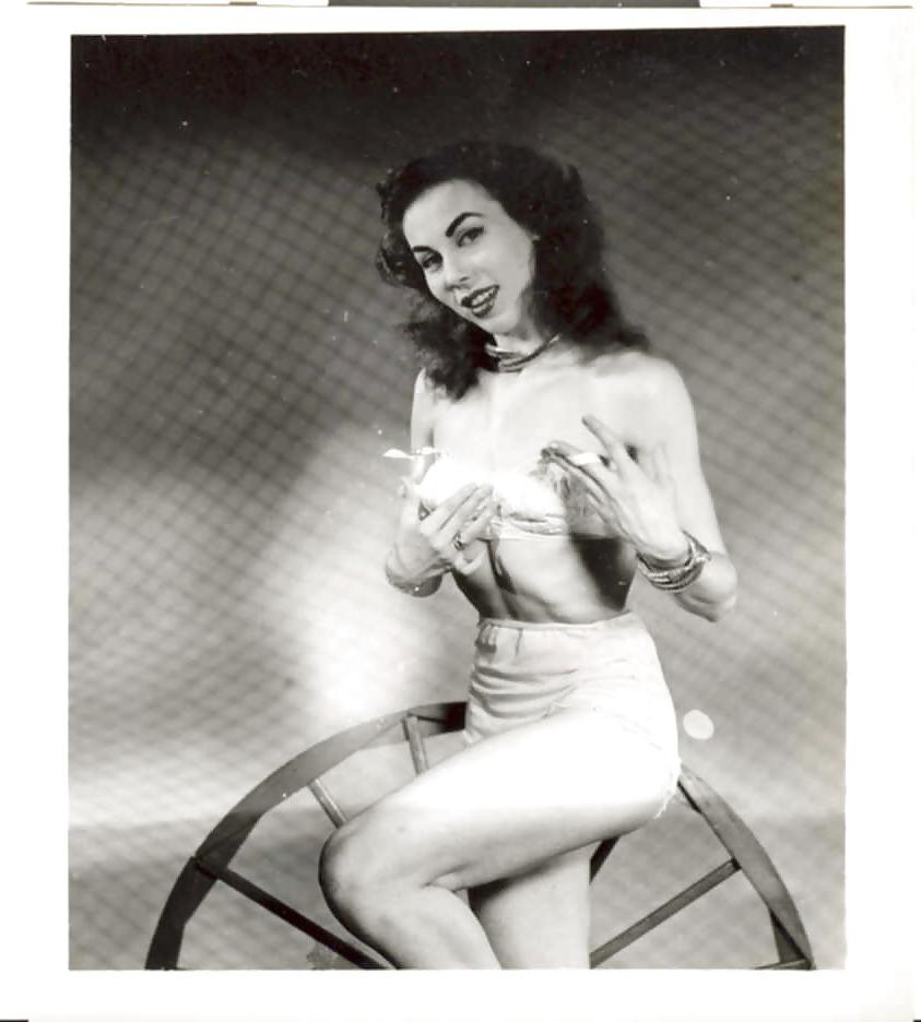 25P Lovely vintage women 8