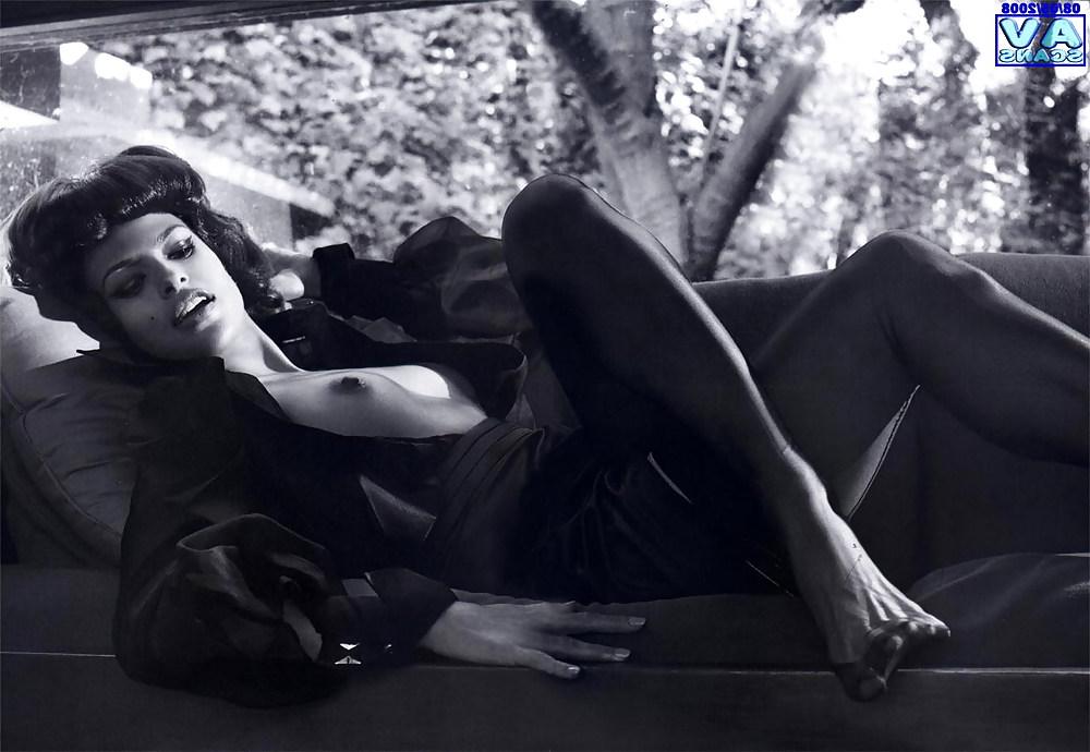 14P Eva Mendes in Italian Vogue
