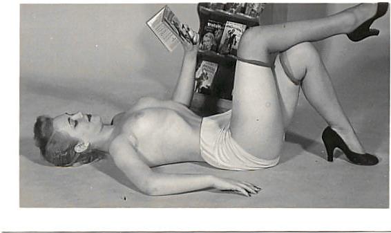 25P Lovely vintage women 11