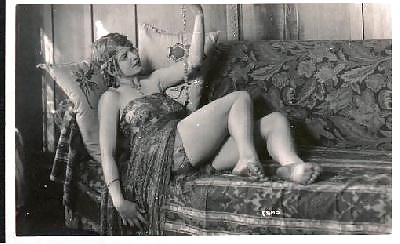 25P Lovely vintage women 11