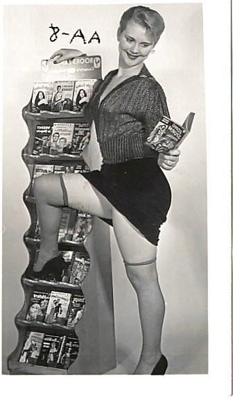 25P Lovely vintage women 11