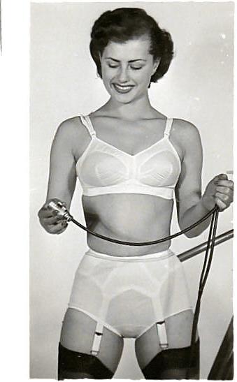 25P Lovely vintage women 11