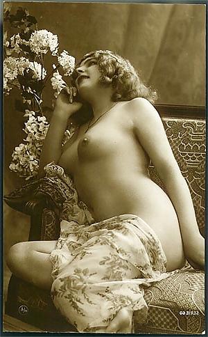 25P Lovely vintage women 11