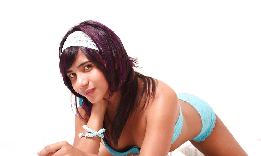 25P Charming Tobie - Stripping out of cyan lingerie