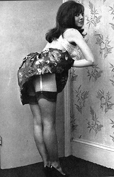 25P Lovely vintage women 17