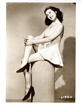 25P Lovely vintage women 18 (non-nude)