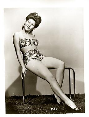 25P Lovely vintage women 18 (non-nude)