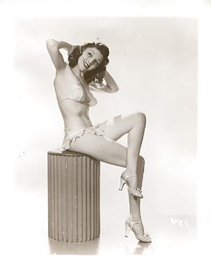 25P Lovely vintage women 18 (non-nude)