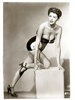25P Lovely vintage women 18 (non-nude)