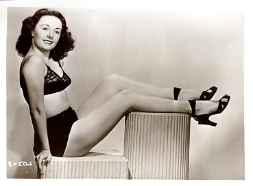25P Lovely vintage women 18 (non-nude)