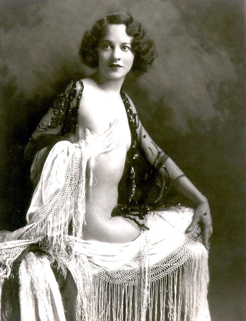 20P Vintage nude 3
