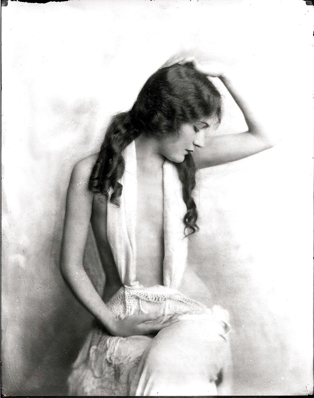 20P Vintage nude 1