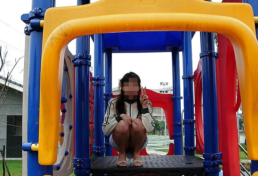 15P Taiwanese slut outdoor pics 