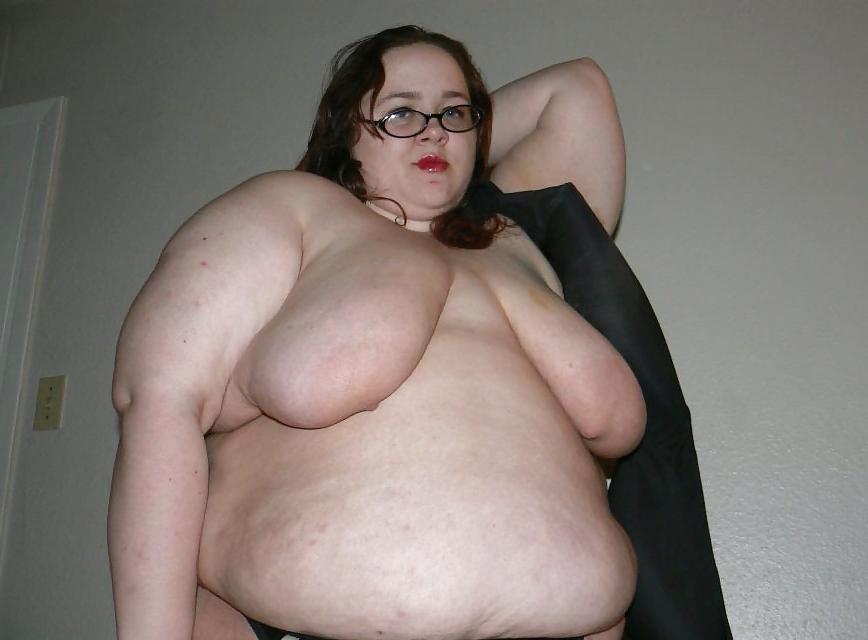 13P SSBBW stripping and posing