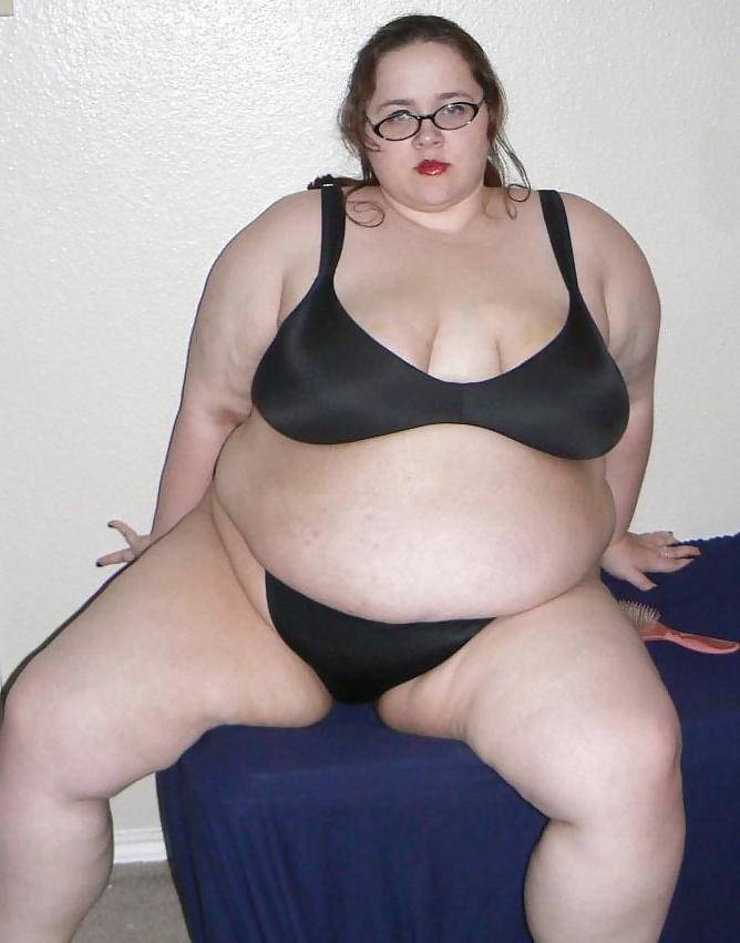 13P SSBBW stripping and posing