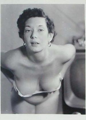 25P Lovely vintage women 24