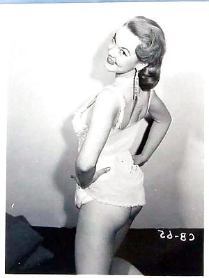 25P Lovely vintage women 24