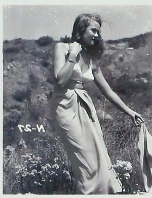 25P Lovely vintage women 24