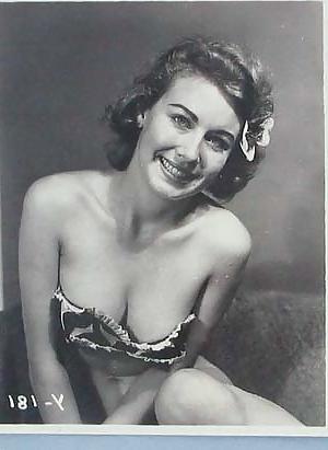 25P Lovely vintage women 24