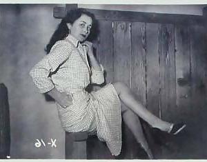 25P Lovely vintage women 24