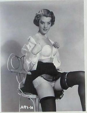 25P Lovely vintage women 24