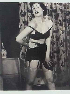 25P Lovely vintage women 24