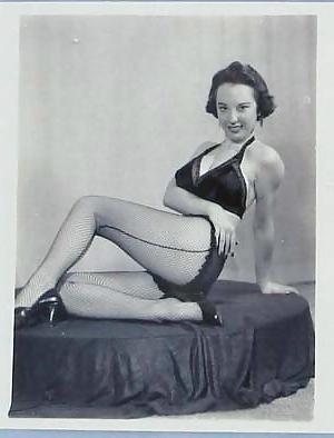 25P Lovely vintage women 24