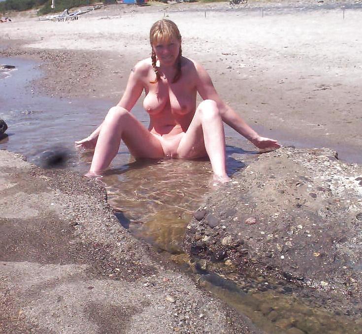 25P Love Swimming Nude