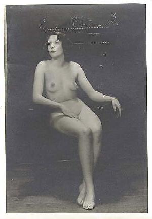 25P Lovely vintage women 30