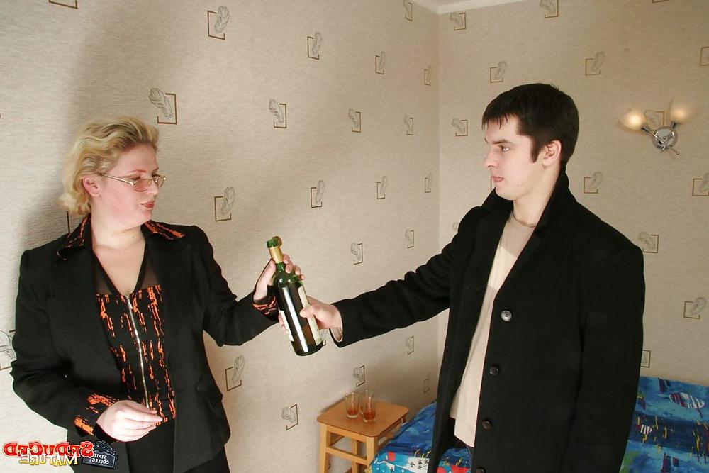 15P Mom makes love to a boy 