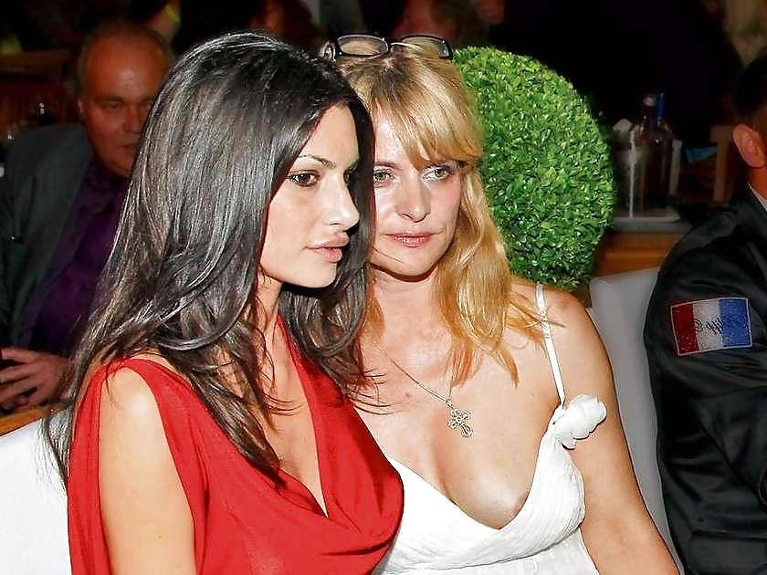 25P Celebs in naughty oufits :-)