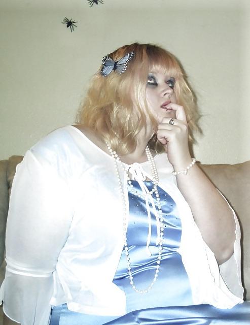 25P Goth Plumper strips after her Prom